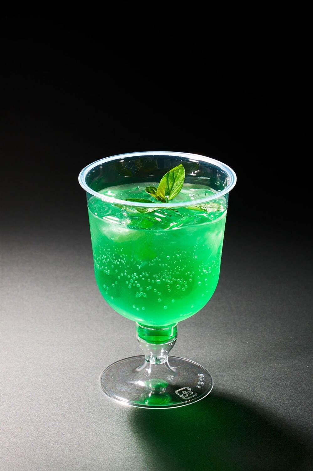 オリジナルカクテル「アブサングリーン」 350円