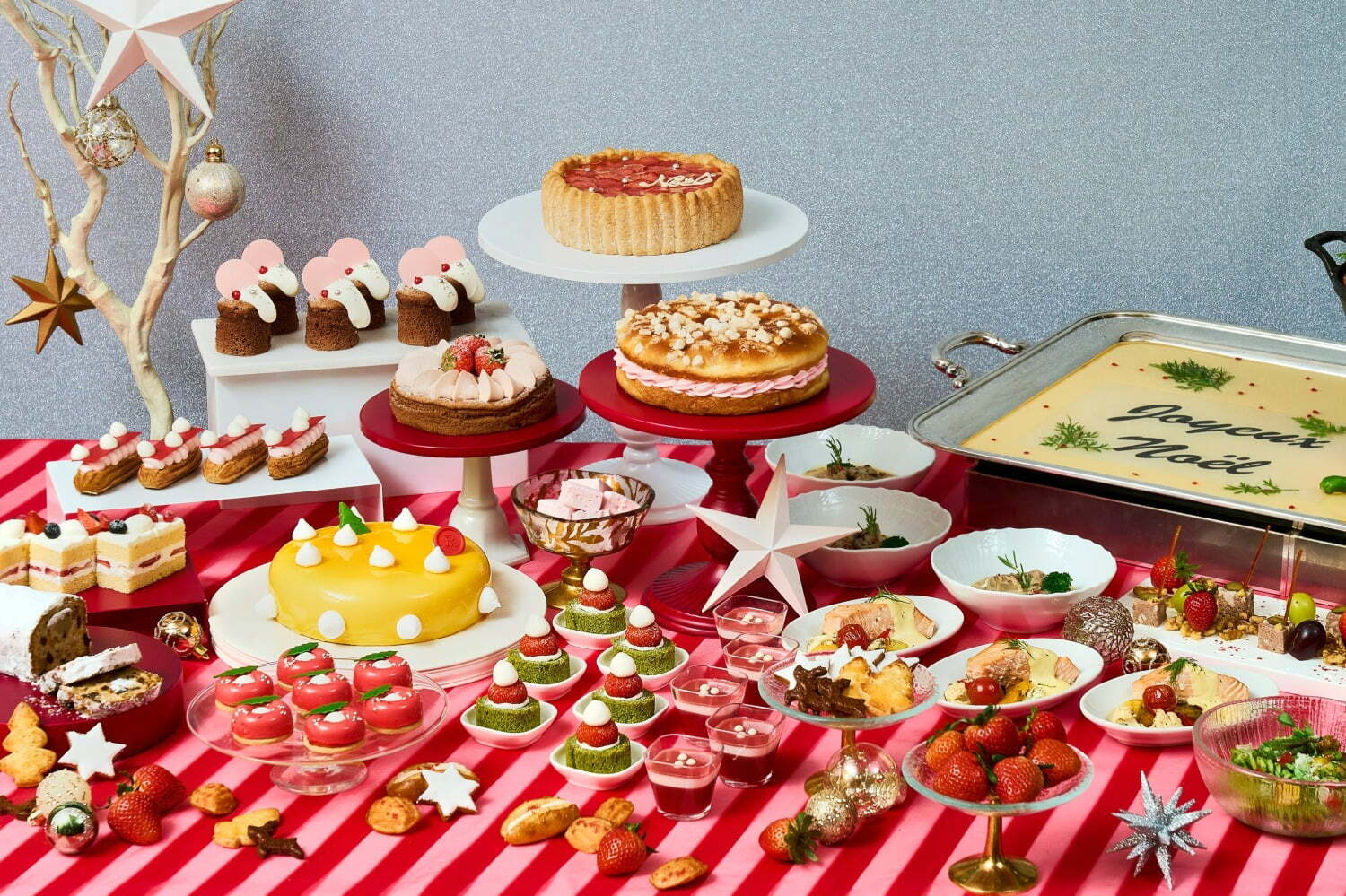 苺ビュッフェ｜セント レジス ホテル 大阪“いちご尽くし”クリスマスアフタヌーンブッフェ、多彩な苺スイーツ食べ放題