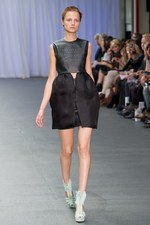 光と色彩が織り成す、エミリオ デ ラ モレナの2011年春夏コレクション：ロンドン・ファッション・ウィーク｜写真1