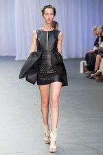 光と色彩が織り成す、エミリオ デ ラ モレナの2011年春夏コレクション：ロンドン・ファッション・ウィーク｜写真4