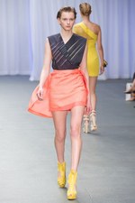 光と色彩が織り成す、エミリオ デ ラ モレナの2011年春夏コレクション：ロンドン・ファッション・ウィーク｜写真13