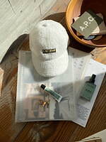 A.P.C.クリスマスプレゼント特集＜予算別＞恋人や家族に贈りたいおしゃれバッグやロゴマフラー｜写真1