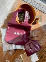 A.P.C.クリスマスプレゼント特集＜予算別＞恋人や家族に贈りたいおしゃれバッグやロゴマフラー｜写真9