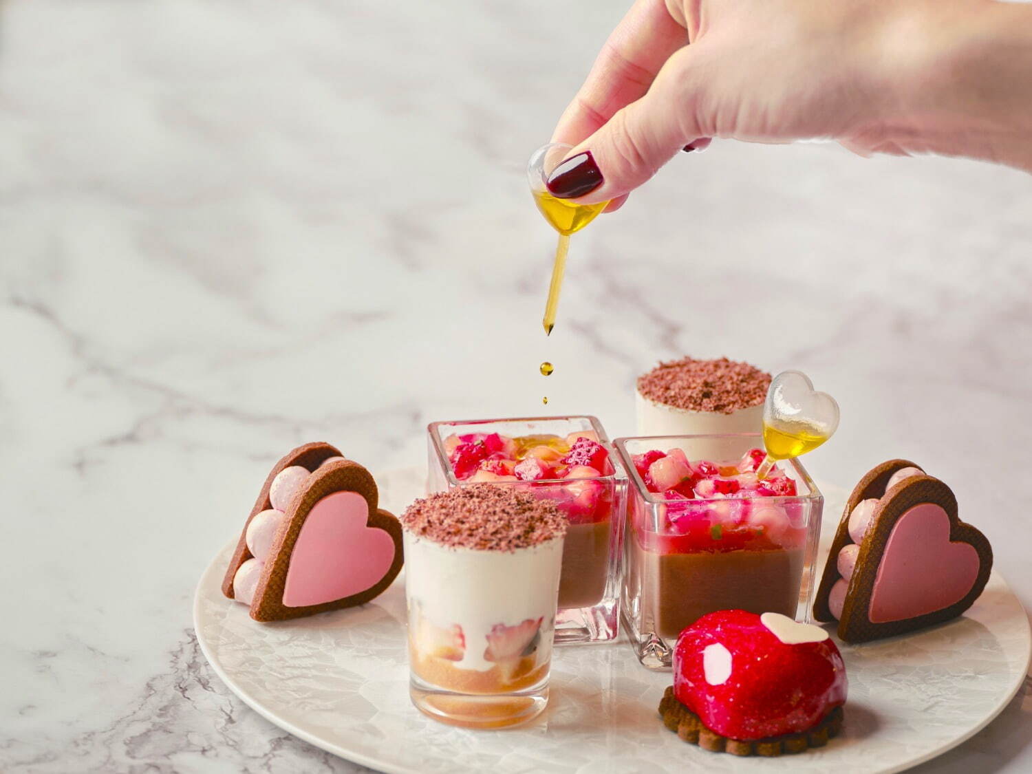 センタラグランドホテル大阪“苺狩り気分”の苺×チョコスイーツアフタヌーンティー｜写真2