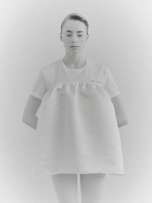 ヒュー・デイ・トゥ・イブニング	(hue DAY TO EVENING) 2025年春夏ウィメンズコレクション  - 写真24