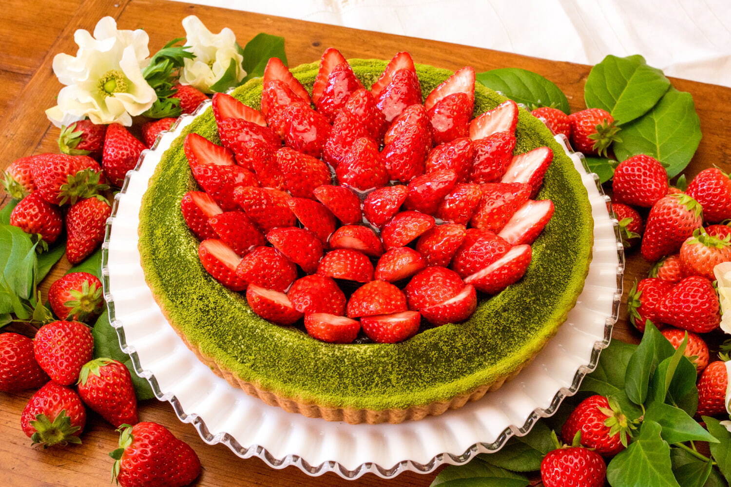 キル フェ ボンの冬限定タルト、“雪の結晶風クリーム”オレンジチョコレートやイチゴショート風｜写真2