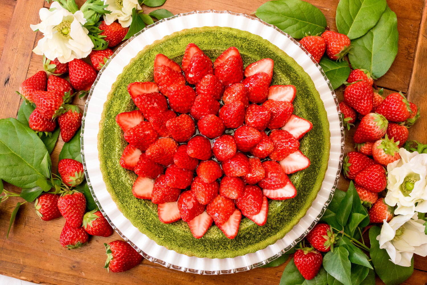 キル フェ ボンの冬限定タルト、“雪の結晶風クリーム”オレンジチョコレートやイチゴショート風｜写真1