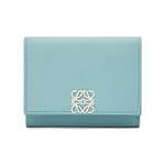 ロエベのウィメンズ財布、“パステルカラー”ベルト付きウォレットやアナグラムきらめくミニ財布｜写真15