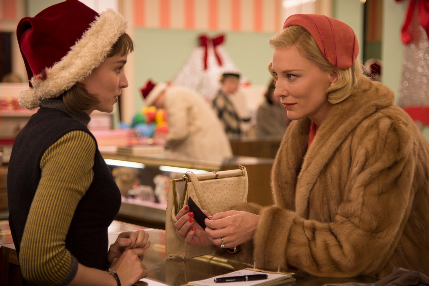 映画『キャロル』クリスマス特別上映が東京・大阪・神奈川で、ミステリアスな婦人と写真家を夢見る女性の恋