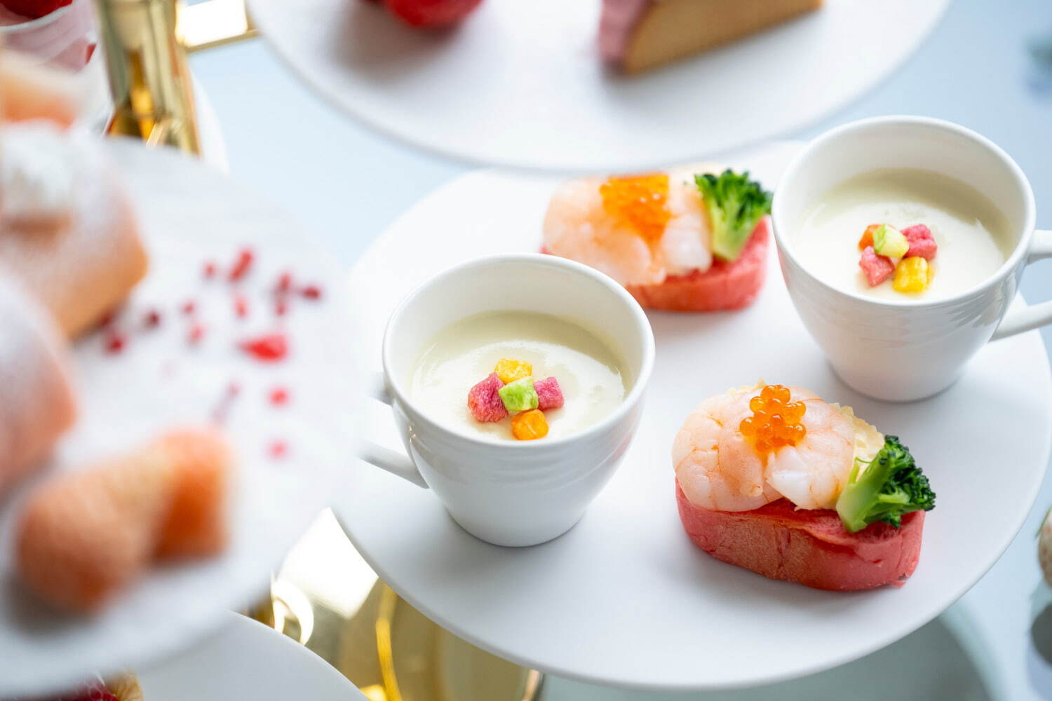 ザ・プリンス パークタワー東京“苺尽くし”アフタヌーンティー、白いちごのケーキやあまおうのティラミス｜写真1