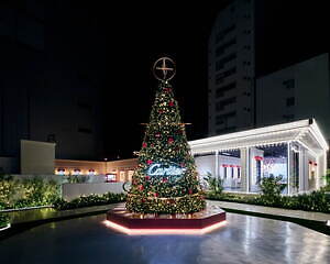 カルティエのクリスマスツリーが表参道に、香取慎吾の絵の展示