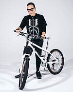 ア ベイシング エイプ×バウンティーハンター、"モノトーン"シャークフーディやバーシティジャケット｜写真9