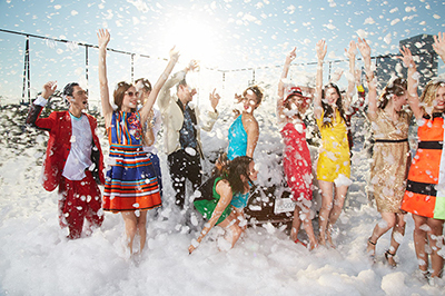 レスリー・キー｜レクサスが六本木ヒルズを泡まみれに!?パブリックアートイベント - 泡パーティー公開