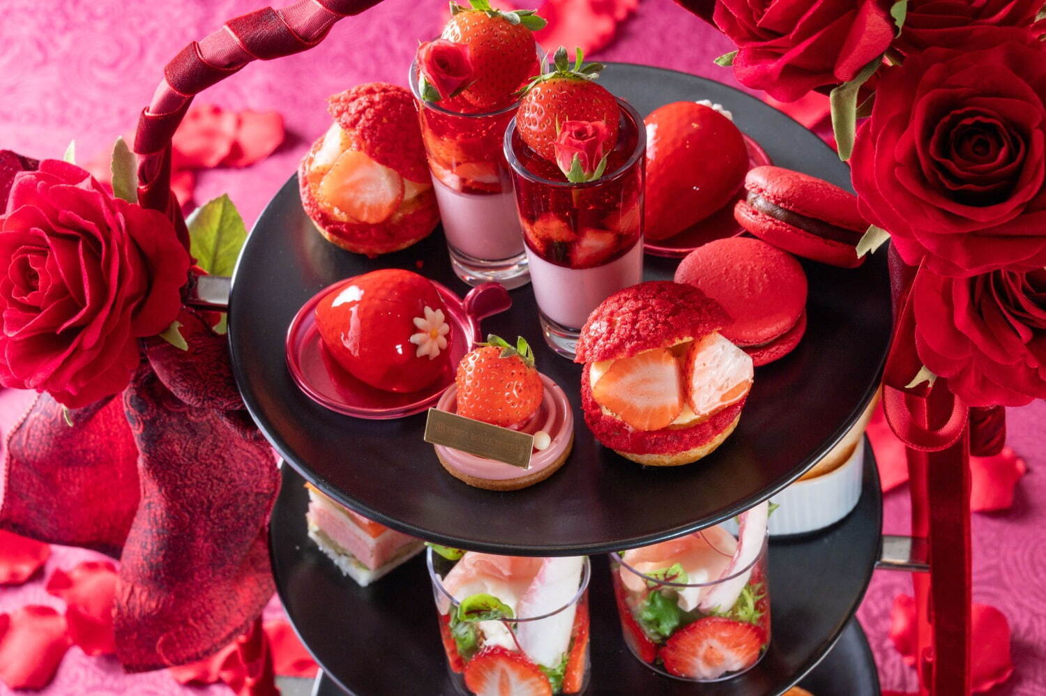 リーガロイヤルホテル東京「真紅のバラ」苺アフタヌーンティー、とちあいかのタルトなど真っ赤なスイーツ｜写真5