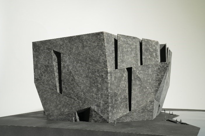 《ところざわサクラタウン 角川武蔵野ミュージアム》 ©隈研吾建築都市設計事務所