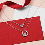 カナル 4℃クリスマスジュエリー、“Love”の手書き文字風ハート型ネックレス｜写真3