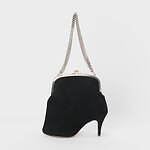 エンダースキーマの25年冬春、“ハイヒール”フォルムのチェーンバッグ＆型押しレザーのミニ財布など｜写真1