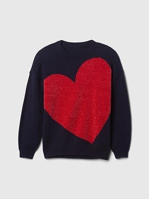GAPの24年クリスマス、“G♡P”ロゴ×ハートの総柄スウェットや