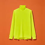 ファミマ「コンビニエンスウェア」24年秋冬、“カレッジカラー”着想えんじ色スウェット＆鮮やかインナー｜写真8