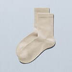 ファミマ「コンビニエンスウェア」24年秋冬、“カレッジカラー”着想えんじ色スウェット＆鮮やかインナー｜写真12