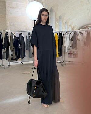 バレンシアガ(BALENCIAGA) 2025年秋ウィメンズ&メンズコレクション  - 写真1