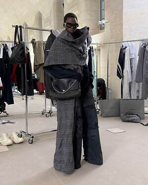 バレンシアガ(BALENCIAGA) 2025年秋ウィメンズ&メンズコレクション  - 写真15