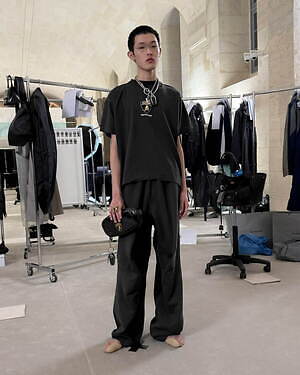 バレンシアガ(BALENCIAGA) 2025年秋ウィメンズ&メンズコレクション  - 写真31