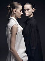 レギュレーション ヨウジヤマモト 2025年春夏コレクション、規律の中の自由を見つけ出す｜写真1