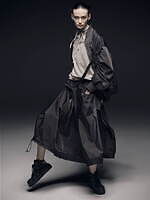 レギュレーション ヨウジヤマモト 2025年春夏コレクション、規律の中の自由を見つけ出す｜写真5