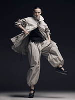 レギュレーション ヨウジヤマモト 2025年春夏コレクション、規律の中の自由を見つけ出す｜写真8