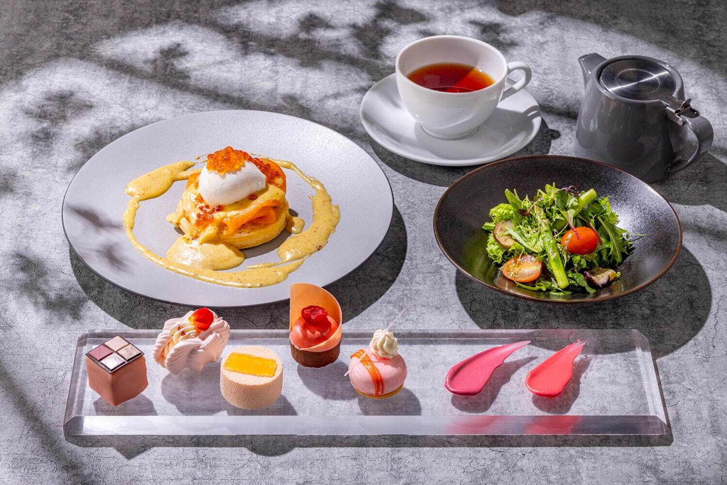 シュウ ウエムラ×キンプトン新宿東京のアフタヌーンティー、まるでコスメ“アイパレ風”ブラウニーなど｜写真12