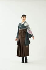 きものやまと25年卒業袴、咲き誇る“菊や百合”描いた着物＆水引き刺繍の袴｜写真13