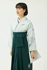 きものやまと25年卒業袴、咲き誇る“菊や百合”描いた着物＆水引き刺繍の袴｜写真9