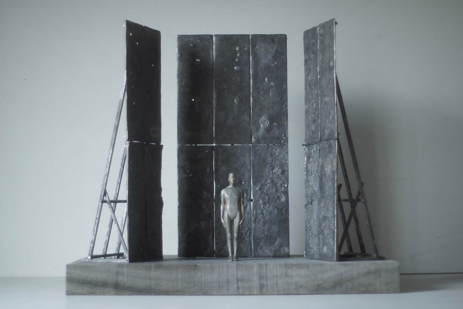 オレクトロニカ 《Pewter structure —wall— and Pewter sculpture》 2021年