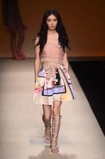 アルベルタ フェレッティ 2015春夏コレクション - 自然への賛美と躍動的なフローラルボヘミアン｜写真42