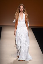 アルベルタ フェレッティ 2015春夏コレクション - 自然への賛美と躍動的なフローラルボヘミアン｜写真59