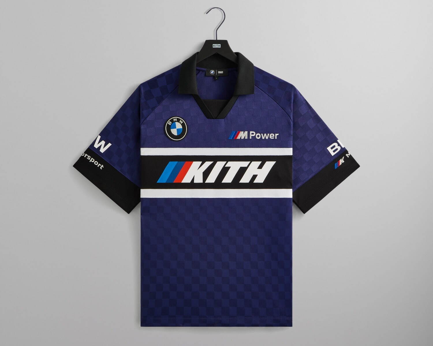 写真4/22｜Kith「BMW」ロゴやスポーツカーの“3色ストライプ”配