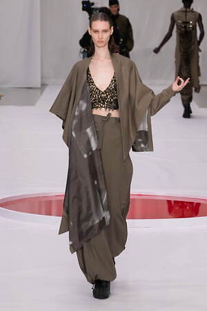 ユイマナカザト オートクチュール(YUIMA NAKAZATO Haute Couture ) 2024年春夏ウィメンズ&メンズコレクション  - 写真5