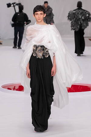 ユイマナカザト オートクチュール(YUIMA NAKAZATO Haute Couture ) 2024年春夏ウィメンズ&メンズコレクション  - 写真23