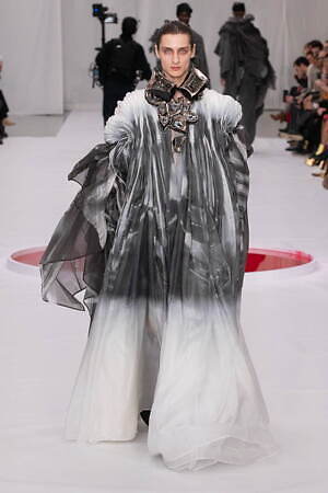 ユイマナカザト オートクチュール(YUIMA NAKAZATO Haute Couture ) 2024年春夏ウィメンズ&メンズコレクション  - 写真25