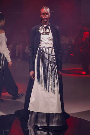 ユイマナカザト オートクチュール(YUIMA NAKAZATO Haute Couture ) 2024-25年秋冬ウィメンズ&メンズコレクション  - 写真4