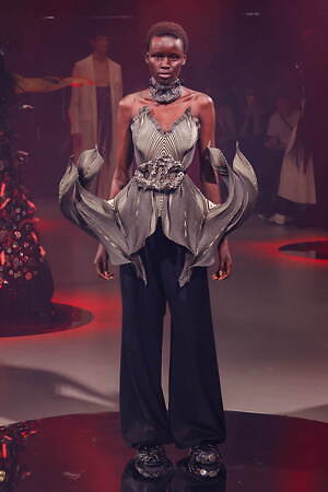 ユイマナカザト オートクチュール(YUIMA NAKAZATO Haute Couture ) 2024-25年秋冬ウィメンズ&メンズコレクション  - 写真6