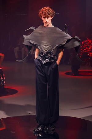 ユイマナカザト オートクチュール(YUIMA NAKAZATO Haute Couture ) 2024-25年秋冬ウィメンズ&メンズコレクション  - 写真8