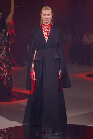 ユイマナカザト オートクチュール(YUIMA NAKAZATO Haute Couture ) 2024-25年秋冬ウィメンズ&メンズコレクション  - 写真19