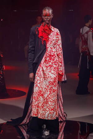 ユイマナカザト オートクチュール(YUIMA NAKAZATO Haute Couture ) 2024-25年秋冬ウィメンズ&メンズコレクション  - 写真25