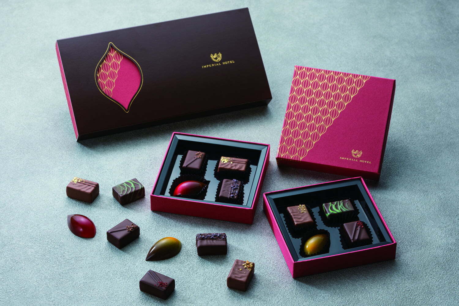 チョコレートケーキ｜帝国ホテル 大阪の25年バレンタイン、“ドアマンに扮したスヌーピー”のチョコレート缶＆限定アソート