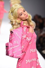 モスキーノ 2015年春夏コレクション - キュートでバブリー！バービーガールの世界へようこそ｜写真9