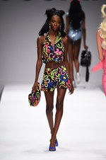 モスキーノ 2015年春夏コレクション - キュートでバブリー！バービーガールの世界へようこそ｜写真27