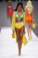 モスキーノ 2015年春夏コレクション - キュートでバブリー！バービーガールの世界へようこそ｜写真43