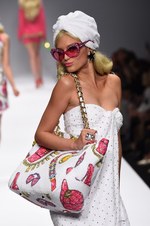 モスキーノ 2015年春夏コレクション - キュートでバブリー！バービーガールの世界へようこそ｜写真48